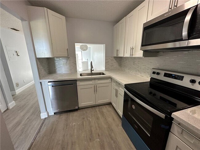Foto del edificio - 7406 Woodmont Ter