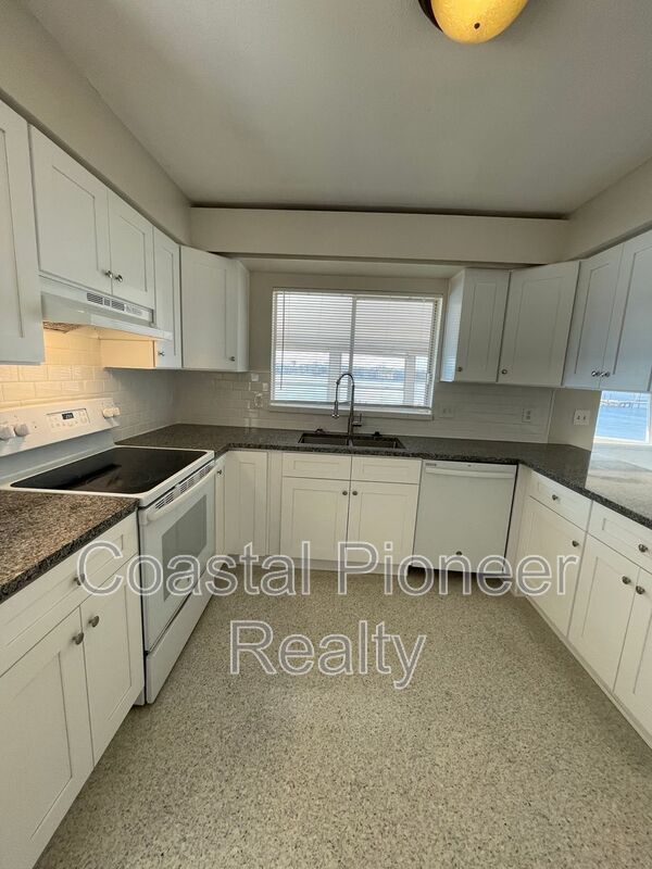 Photo - 3900 14th Ln NE House