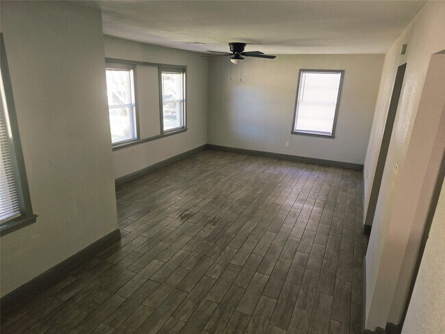 Foto del edificio - 3308 Sophie Ann Dr