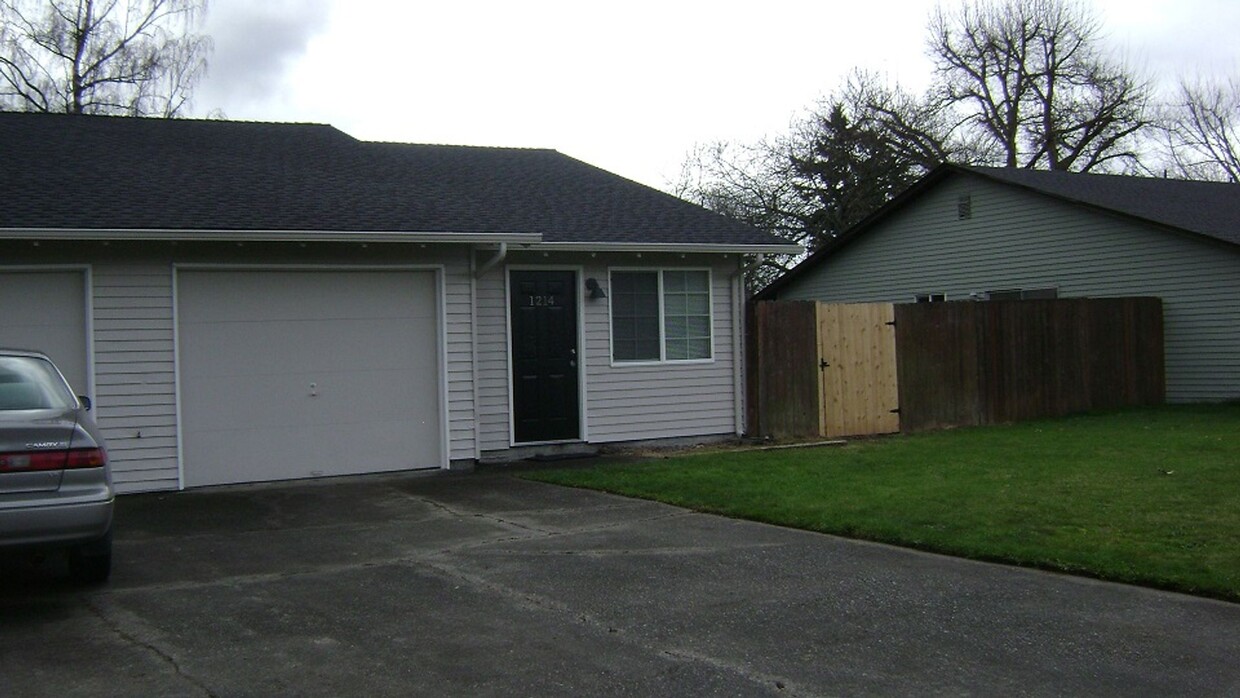 Primary Photo - Downtown Puyallup Duplex