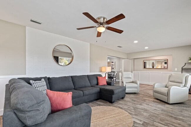 Foto del edificio - 3215 Crosby Ln