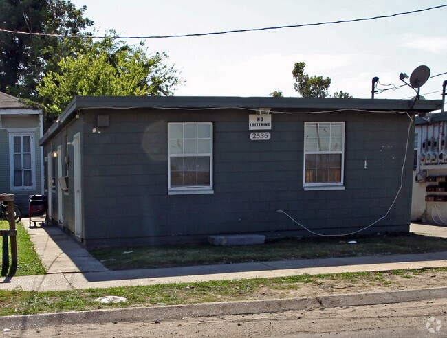 Building Photo - 2536 Conti St