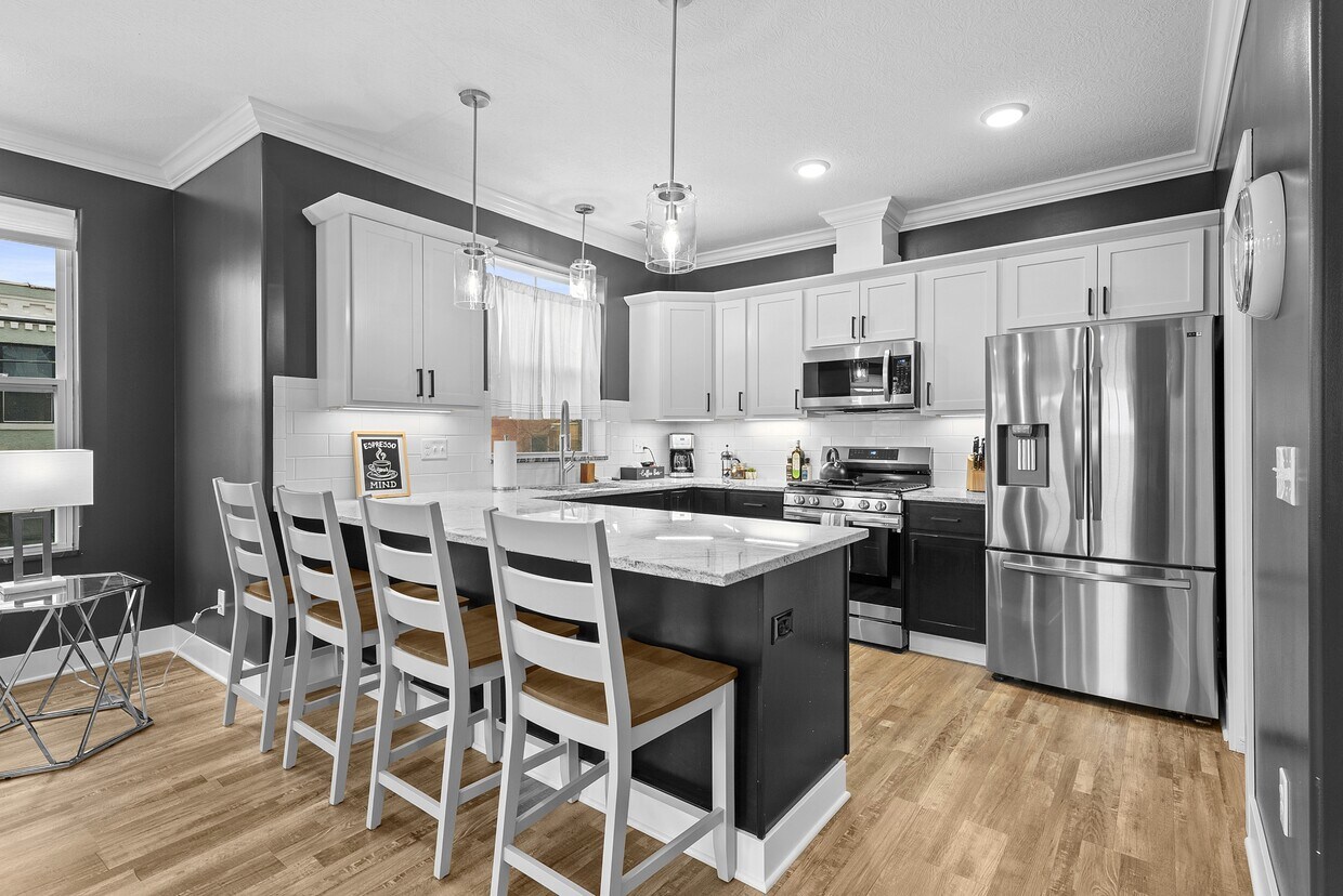 Primary Photo - 1438 Indianola Ave