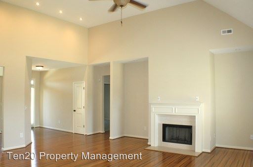 Building Photo - 13 Sweetwater Park Dr