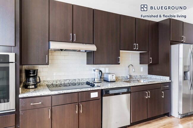 Foto del edificio - 333 Great River Rd