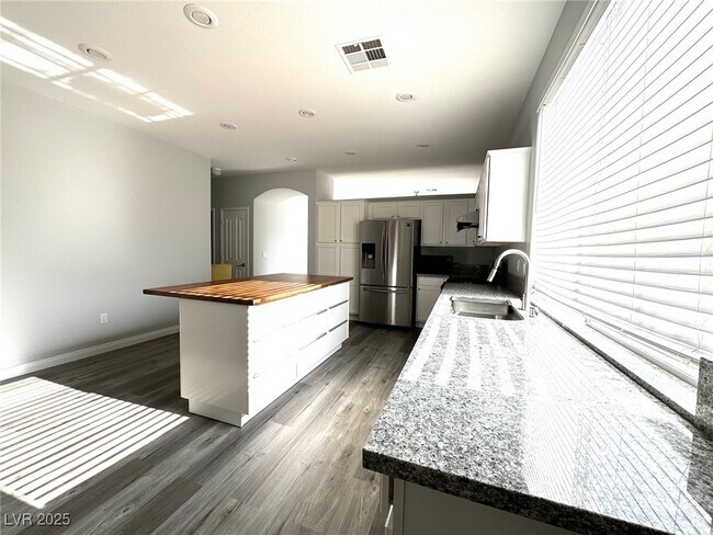 Foto del edificio - 10668 Oak Apple Ave