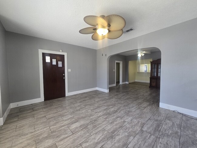 Building Photo - 3828 Avenue S 1/2