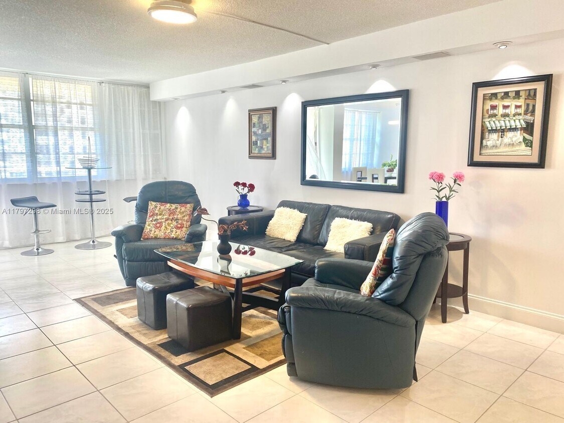 Foto principal - 17021 N Bay Rd