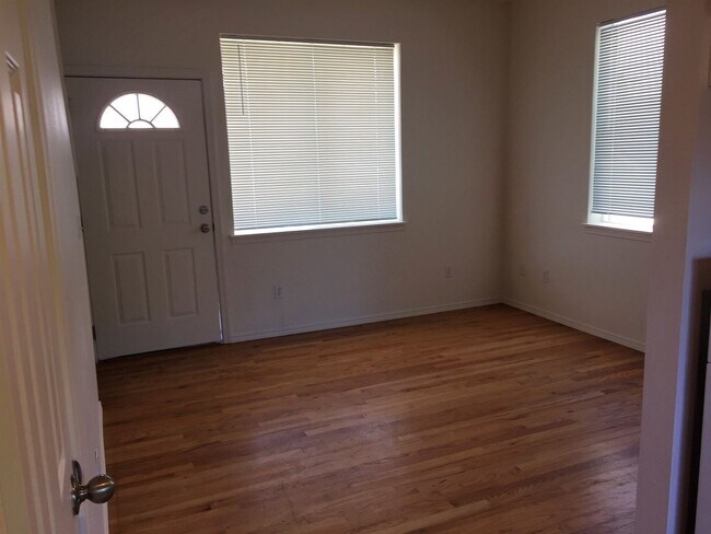 Building Photo - 2 br, 1.5 bath House - 9741 SE Holgate Blvd