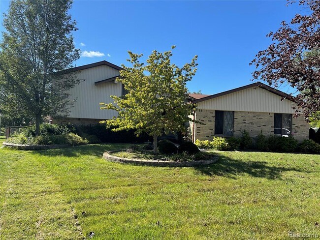Foto del edificio - 8687 Westchester Ln