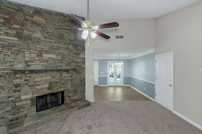 Building Photo - Charming 3BR/2BA Ranch Home with Spacious Backyard & Deck!