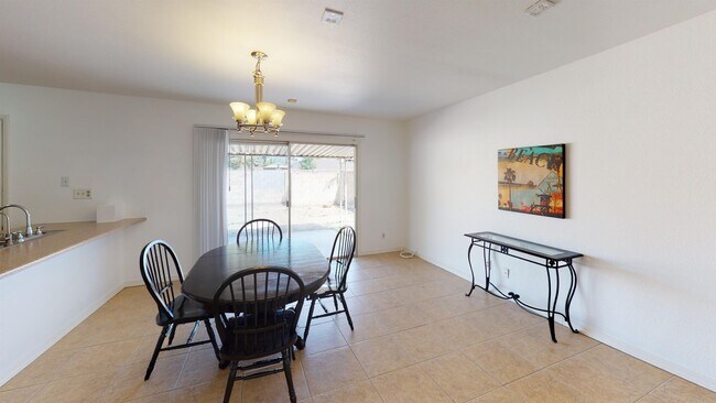 Building Photo - 5409 S Hazelton Ln