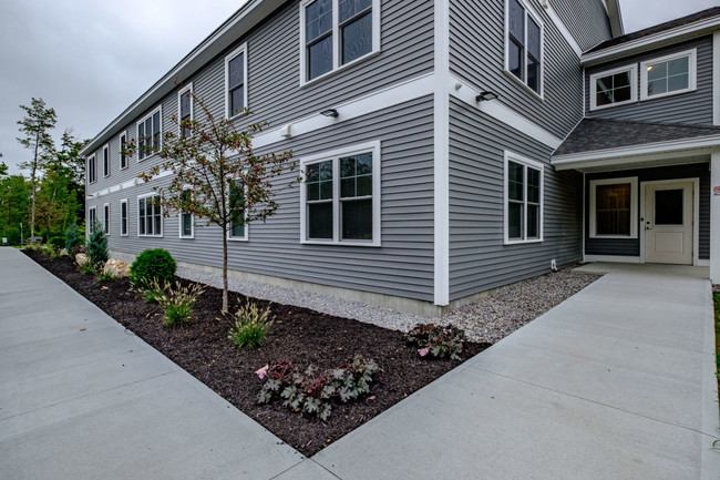 Building Photo - Lakewood Apartments- 9 Friendly Way