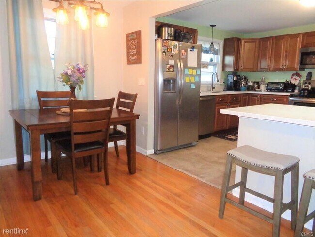 Foto del edificio - 3 br, 1 bath House - 38 Wheeler Ave