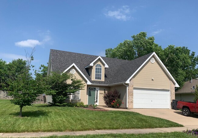 Building Photo - 3604 Churchill Dr