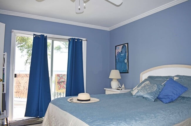 Building Photo - Adorable Waterfront Condo