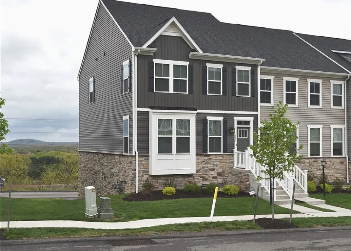 Foto principal - 190 Moyer Hill Dr