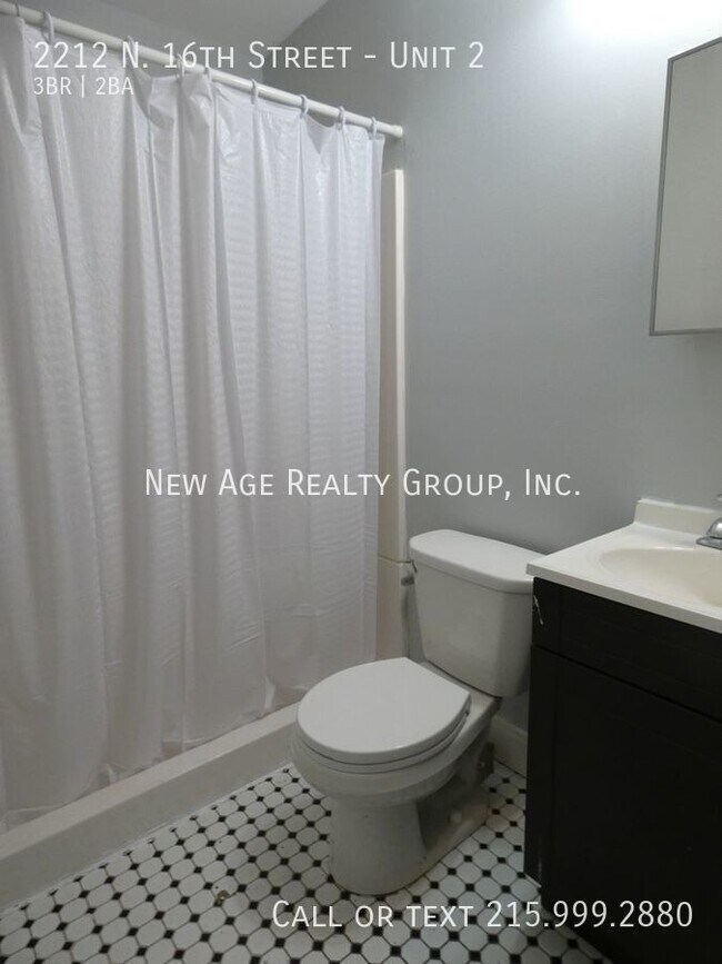 Foto del edificio - Bi-Level Four Bedroom Apartment In Temple ...