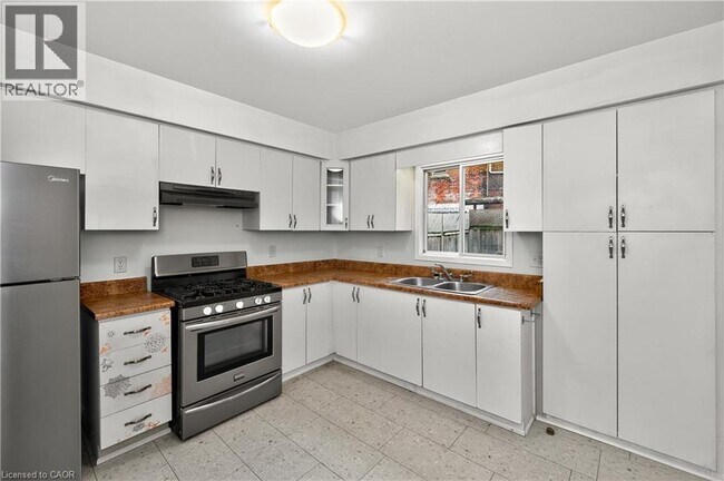 Building Photo - 107 Grant Ave