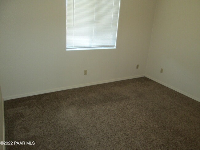 Building Photo - 3213 N Hedgewood Dr