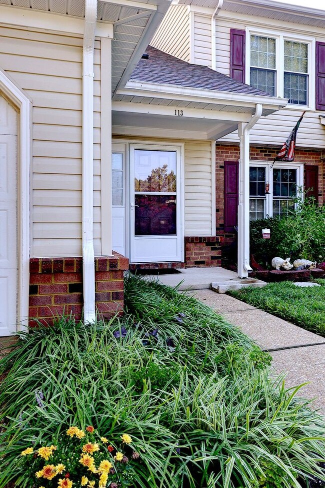 Building Photo - Nicely Updated Grafton Woods Condo
