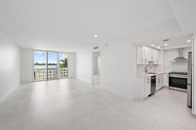 Building Photo - 2840 S Ocean Blvd