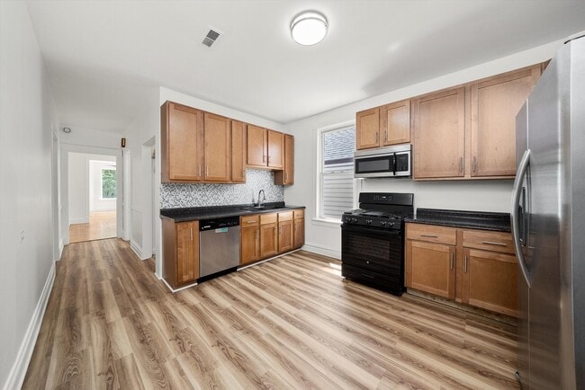 Building Photo - 2418 N Lawndale Ave