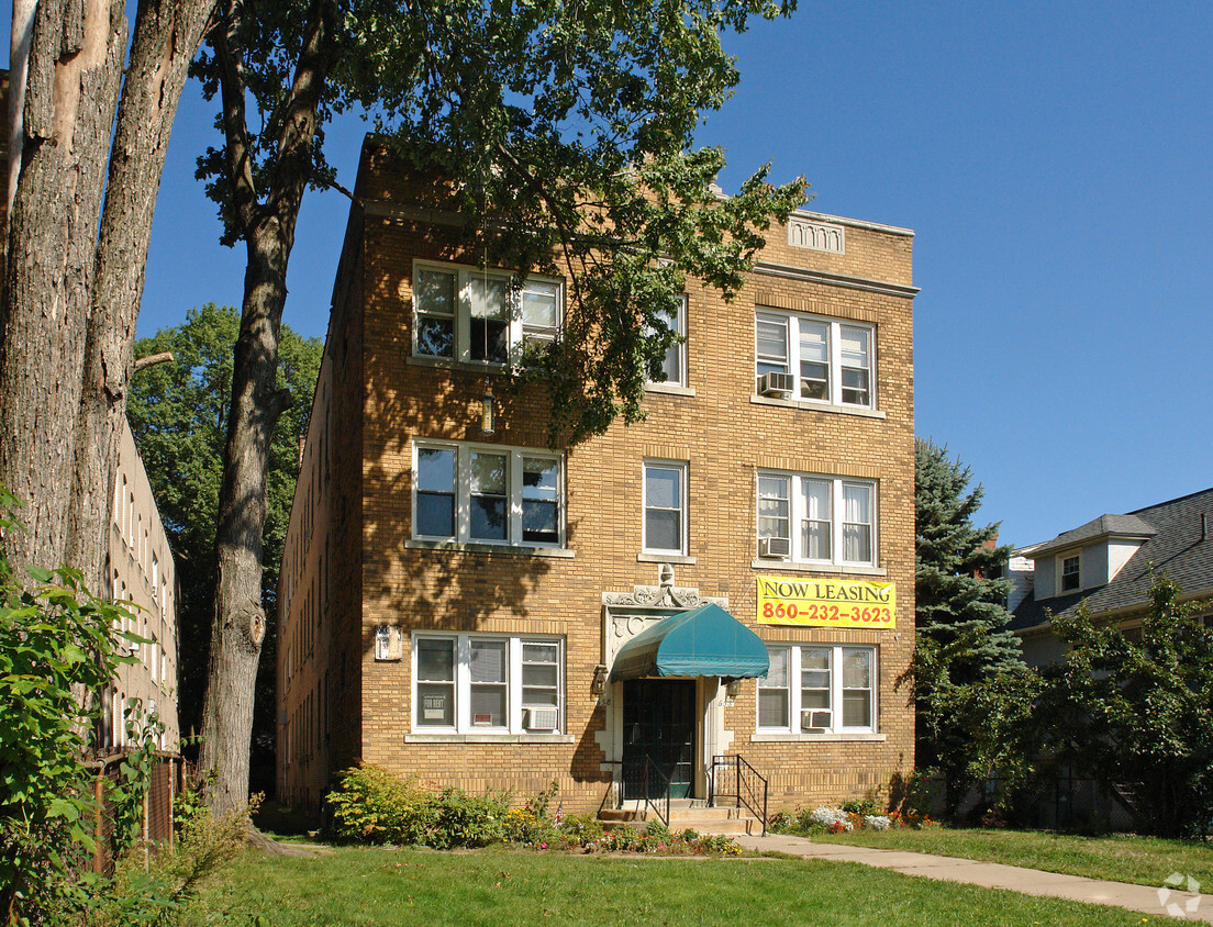 Foto principal - 656-658 Farmington Ave