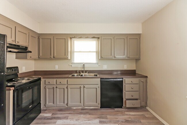 Foto del edificio - 316 NE Lakeview Dr