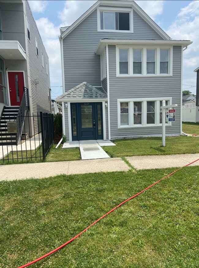 Building Photo - 1229 Home Ave