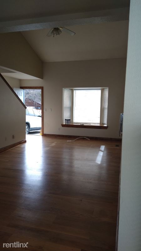 Building Photo - 3 br, 1.5 bath Townhome - 184 3 26th st