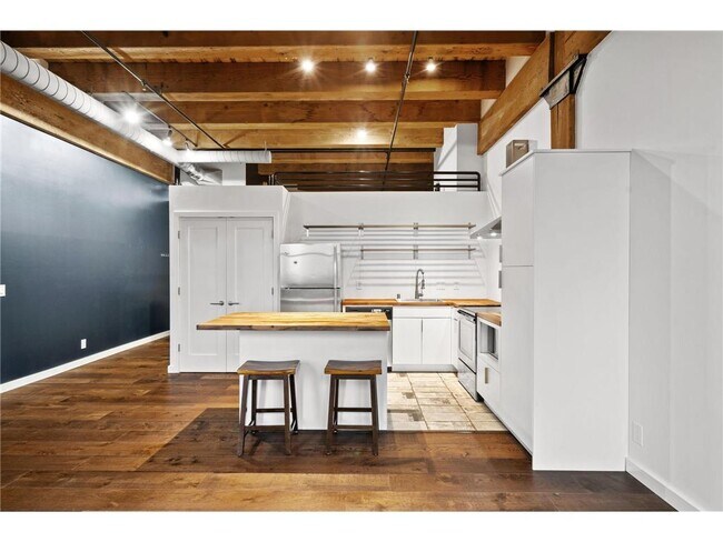 Building Photo - 289 5th St E