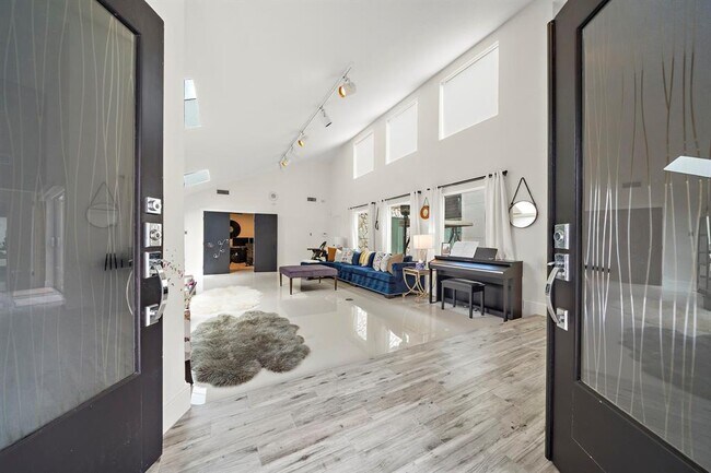 Building Photo - 11635 Highgrove Dr