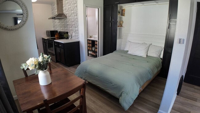 Foto del edificio - 1420 E 9th St