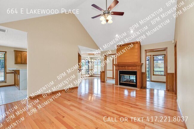 Foto del edificio - 664 E Lakewood St