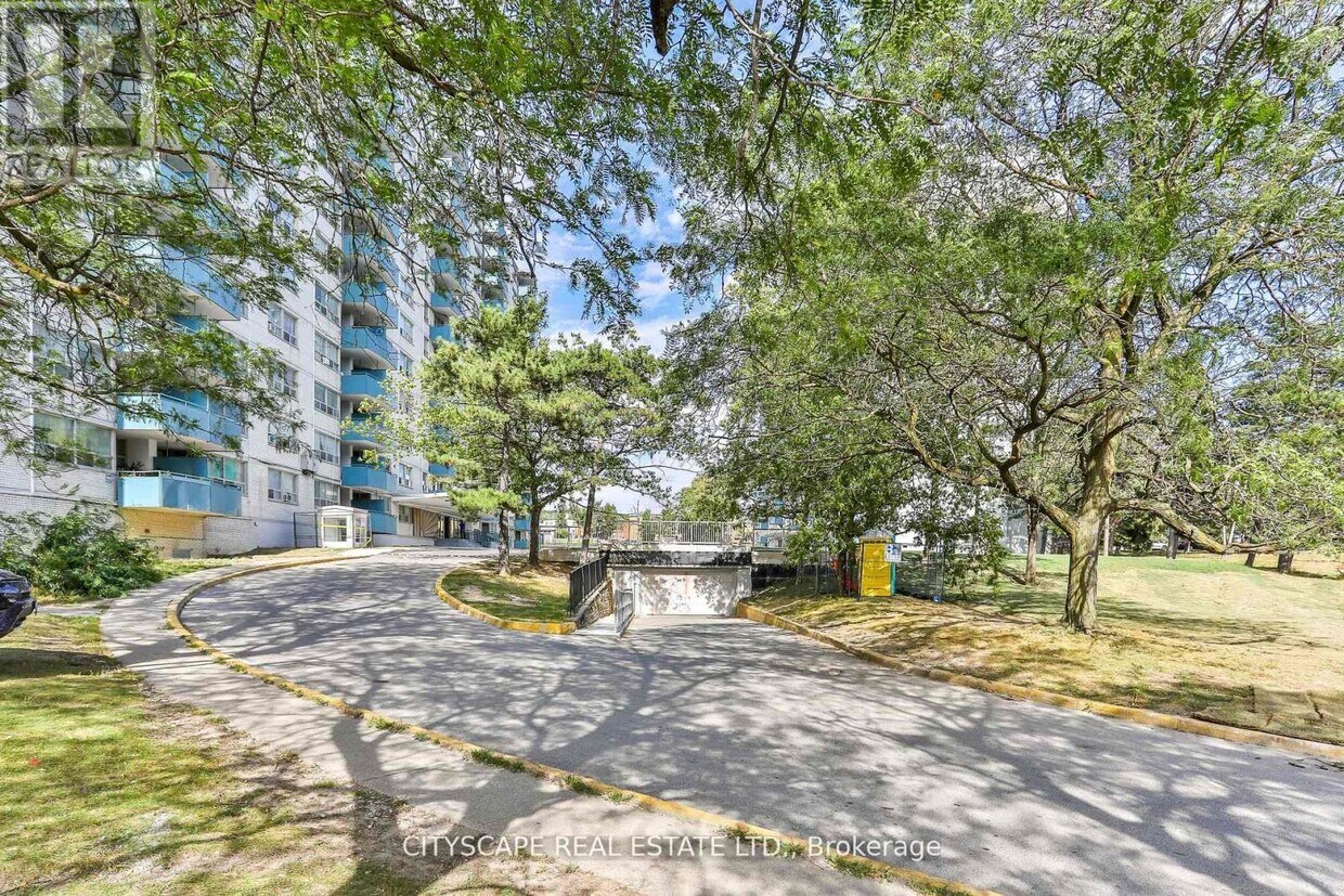 Primary Photo - 1442 Lawrence Ave W