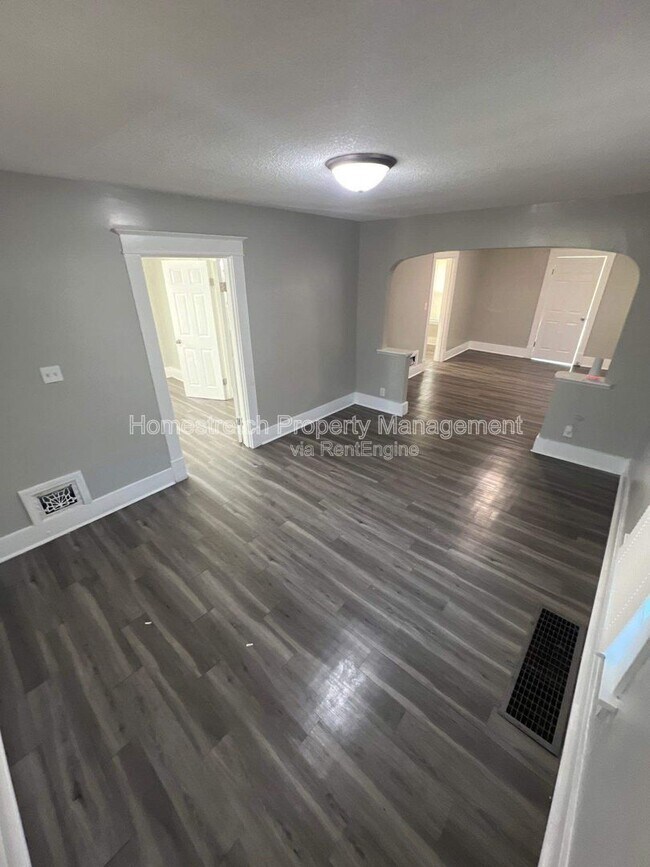 Foto del edificio - 7014 Edison Ave