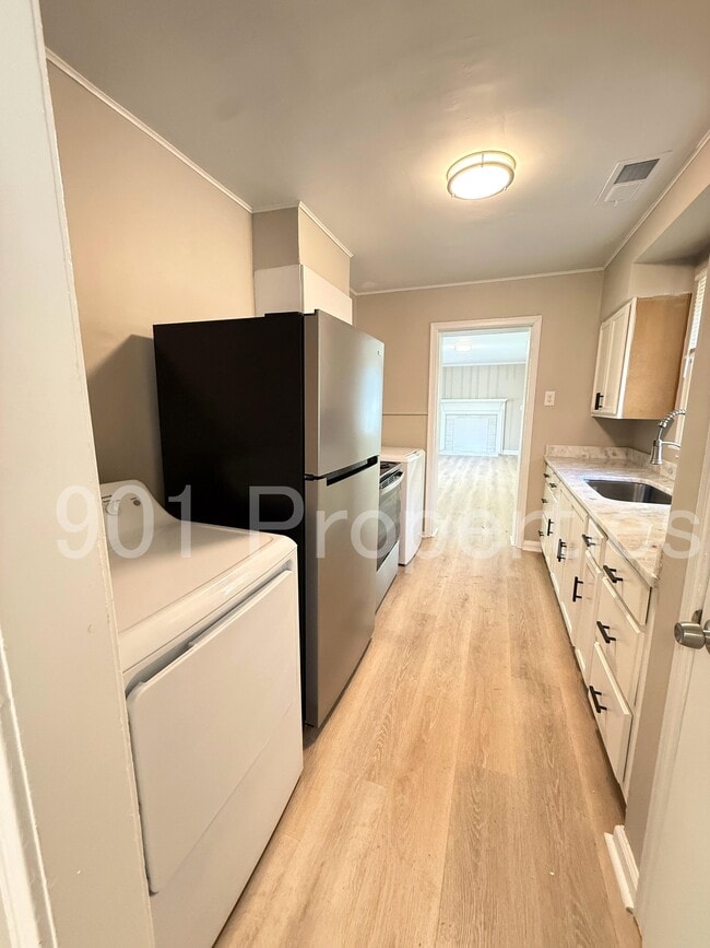 Foto del edificio - 814 Colonial Rd