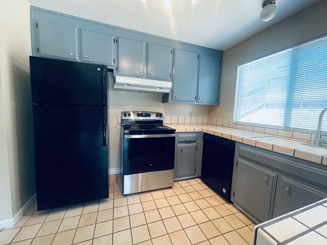 Building Photo - Move- In Pittsburg Home 3bed/2bath !!!!