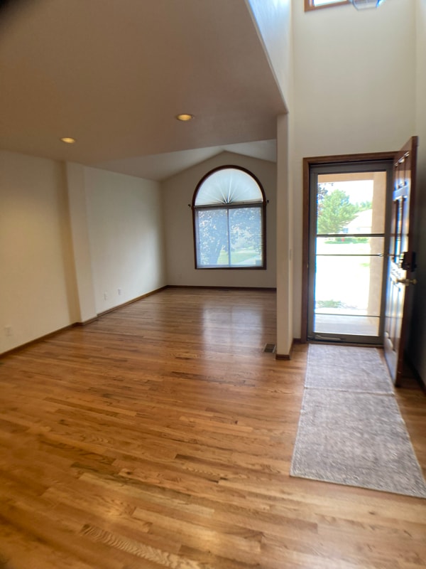 Building Photo - 110 Luxury Ln