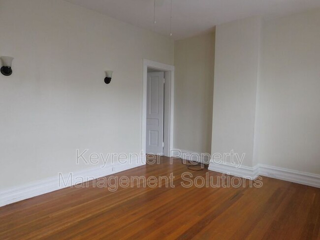 Building Photo - 226 E Frederick St