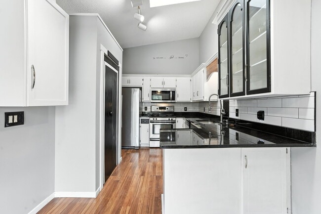 Foto del edificio - 14865 Lower Endicott Way