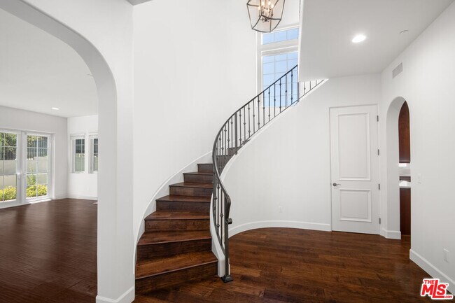 Foto del edificio - 18326 Columbus Cir