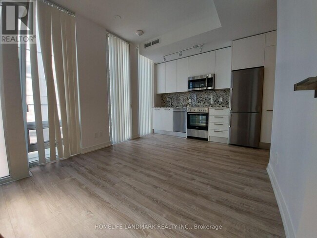 Photo du bâtiment - 28 Wellesley St E