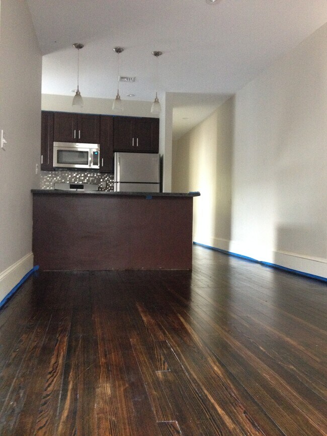 Foto del edificio - 7042 Chew Ave