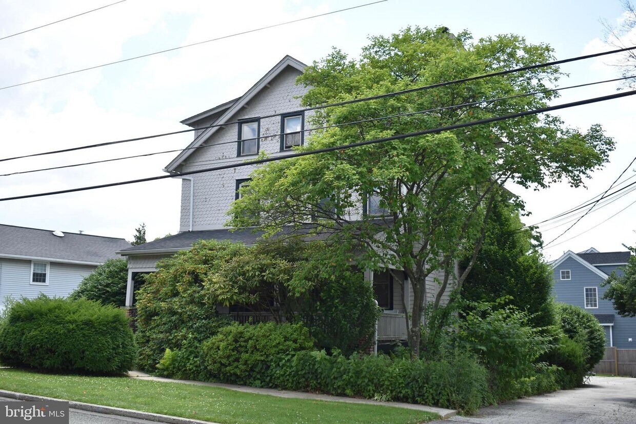 Primary Photo - 606 Kromer Ave