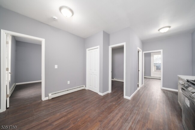 Building Photo - 206 Clark Pl