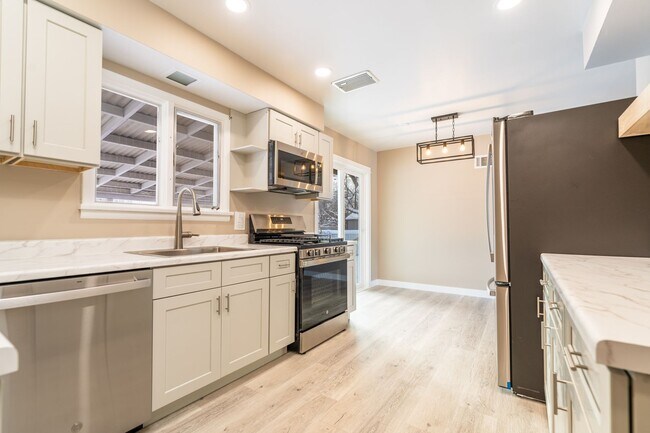 Foto del edificio - Single family home near CMR High School and Valley View Elementary School in Great Falls.