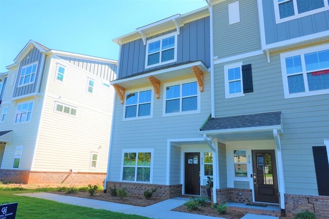 Photo - 313 Pete Hollis Blvd (Greenville, SC) House