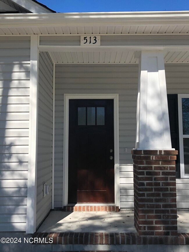 Foto del edificio - 513 Peru Rd